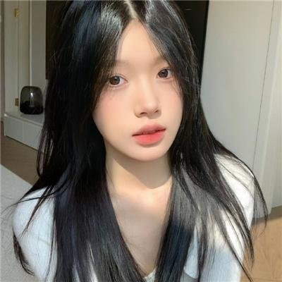 落在她身边